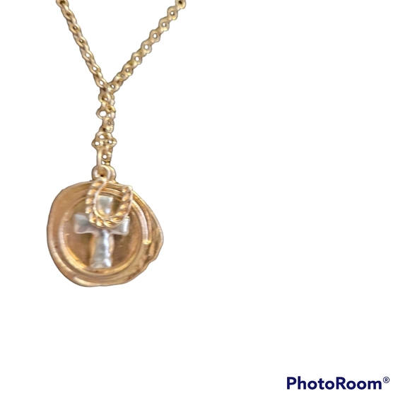 NWT- Chuns Fashion Gold Tone Cross Necklace Adjustable 16 to 20" - Picture 4 of 6